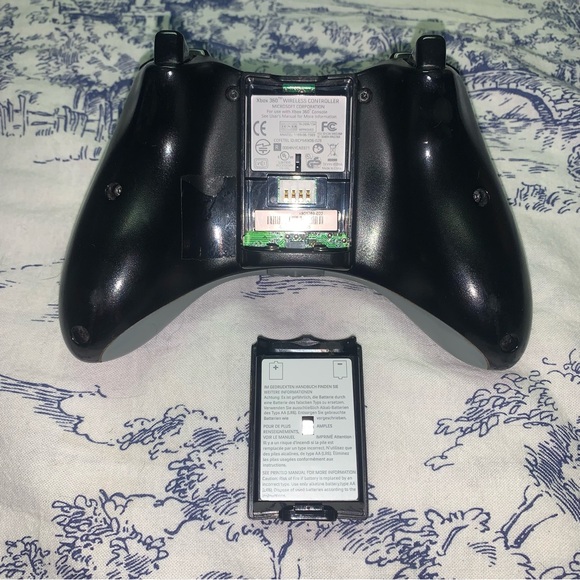 Xbox 360 Console | No HDD | In Box | With Kinect and Cords | Not Complete | - Picture 10 of 12